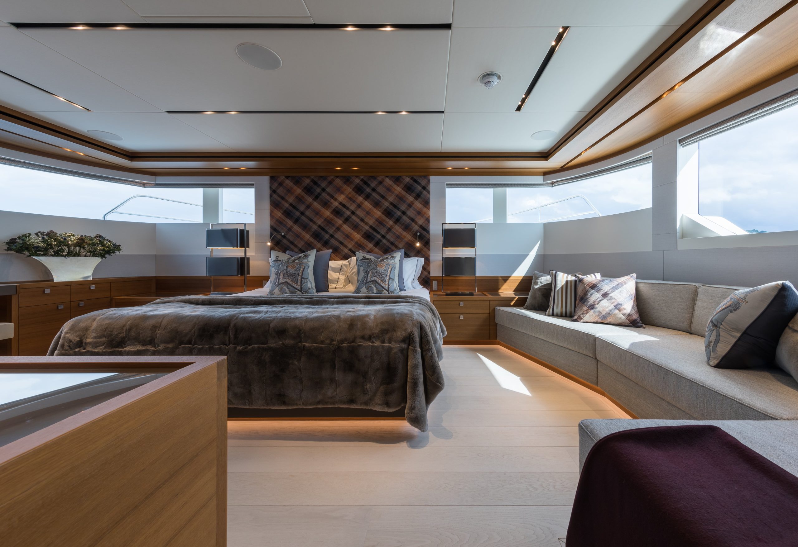 Kopie Van Brigadoon 36m Interior Master Stateroom Moonen Yachts (2)