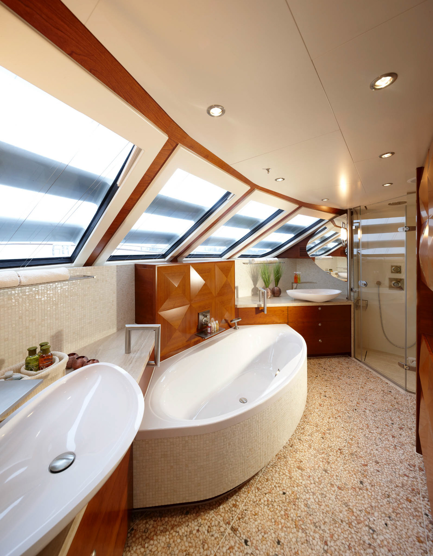 Northlander 38m Interior Ownersbathroom Yacht Moonen