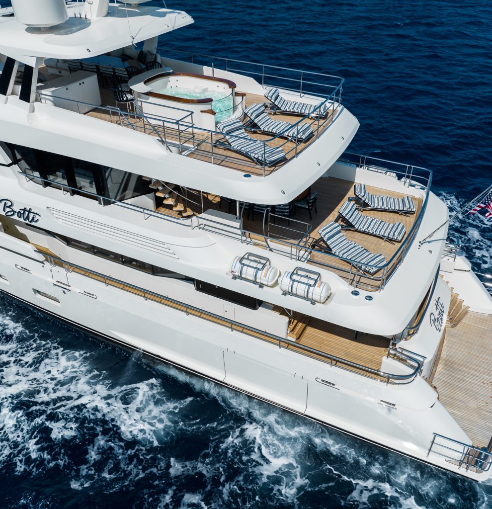 Luxury yacht Martinique YN200 BOTTI at sea. Built by Dutch shipyard Moonen Yachts.